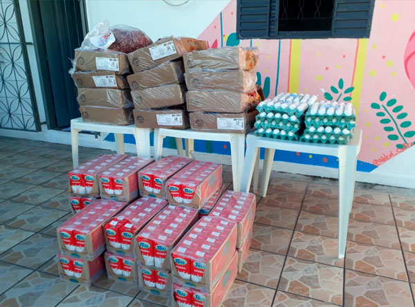 Meia tonelada de alimentos  destinada a famlias venezuelanas em Manaus