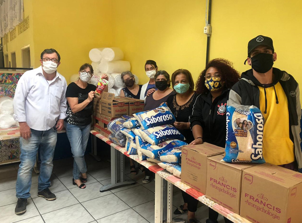 Mais de 300 quilos de alimentos e outros produtos foram destinados s Casas Andr Luiz em Guarulhos