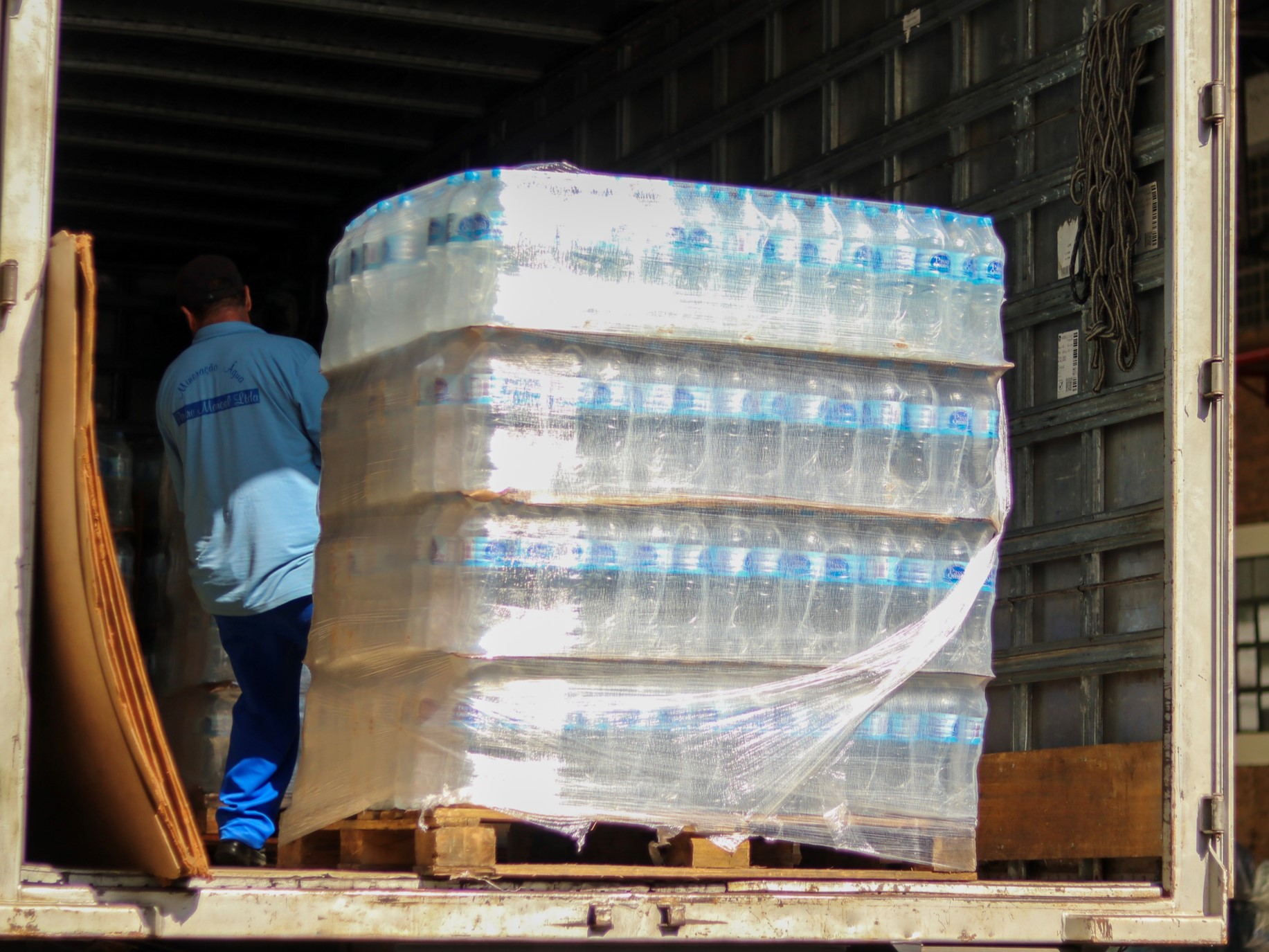 Campanha Humanitria enviou ao Rio Grande do Sul 8.400 garrafas de gua de 1,5 litro