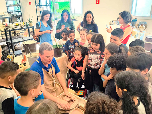 Escola visita o IACE - Um Encontro com a Natureza e a Arte Cermica