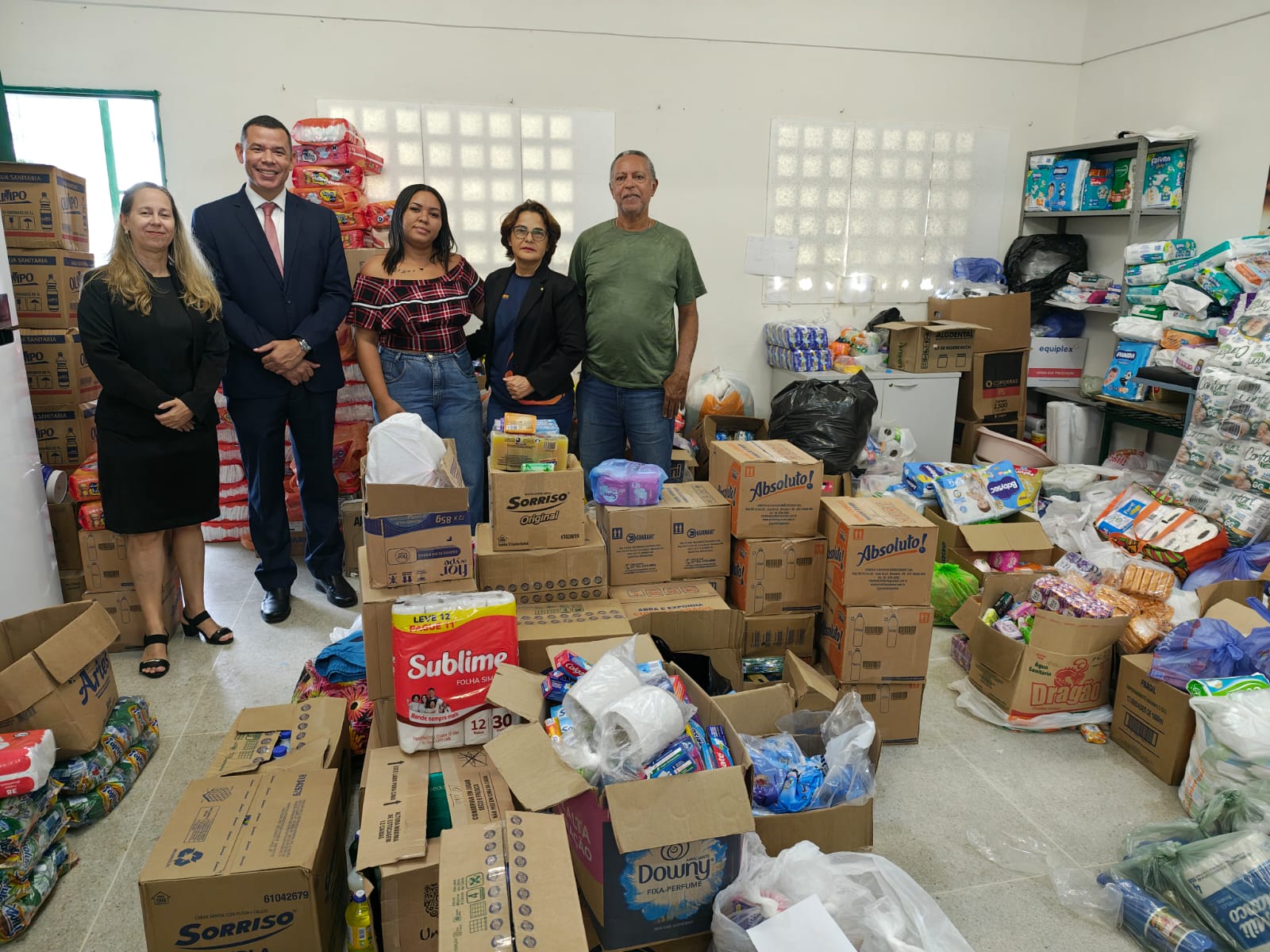 Campanha Humanit�ria entrega itens de higiene e cuidados pessoais em Santa Rita (PB)